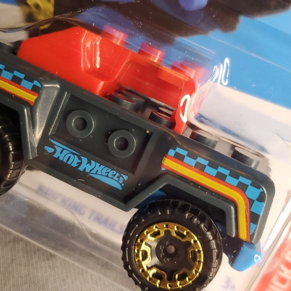 Hot‎ Wheels - has a Lego look